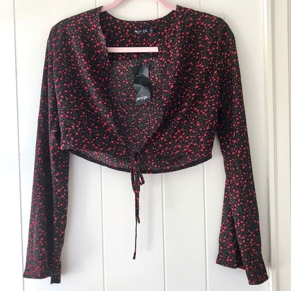NEW ✨ Nasty Gal Tie front Ditsy Rose Top 4 - Picture 1 of 10